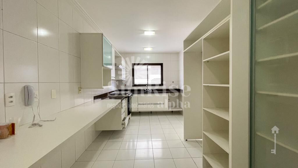 Apartamento para alugar com 4 quartos, 177m² - Foto 2