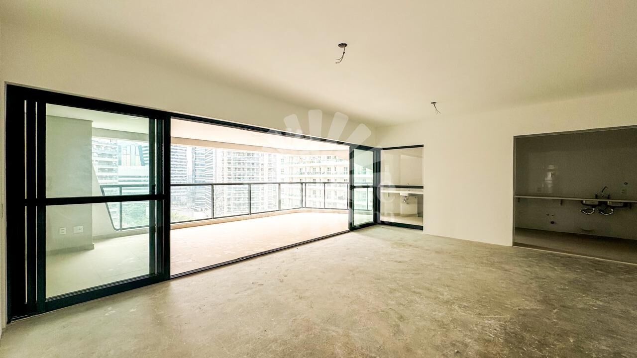 Apartamento à venda com 3 quartos, 196m² - Foto 2