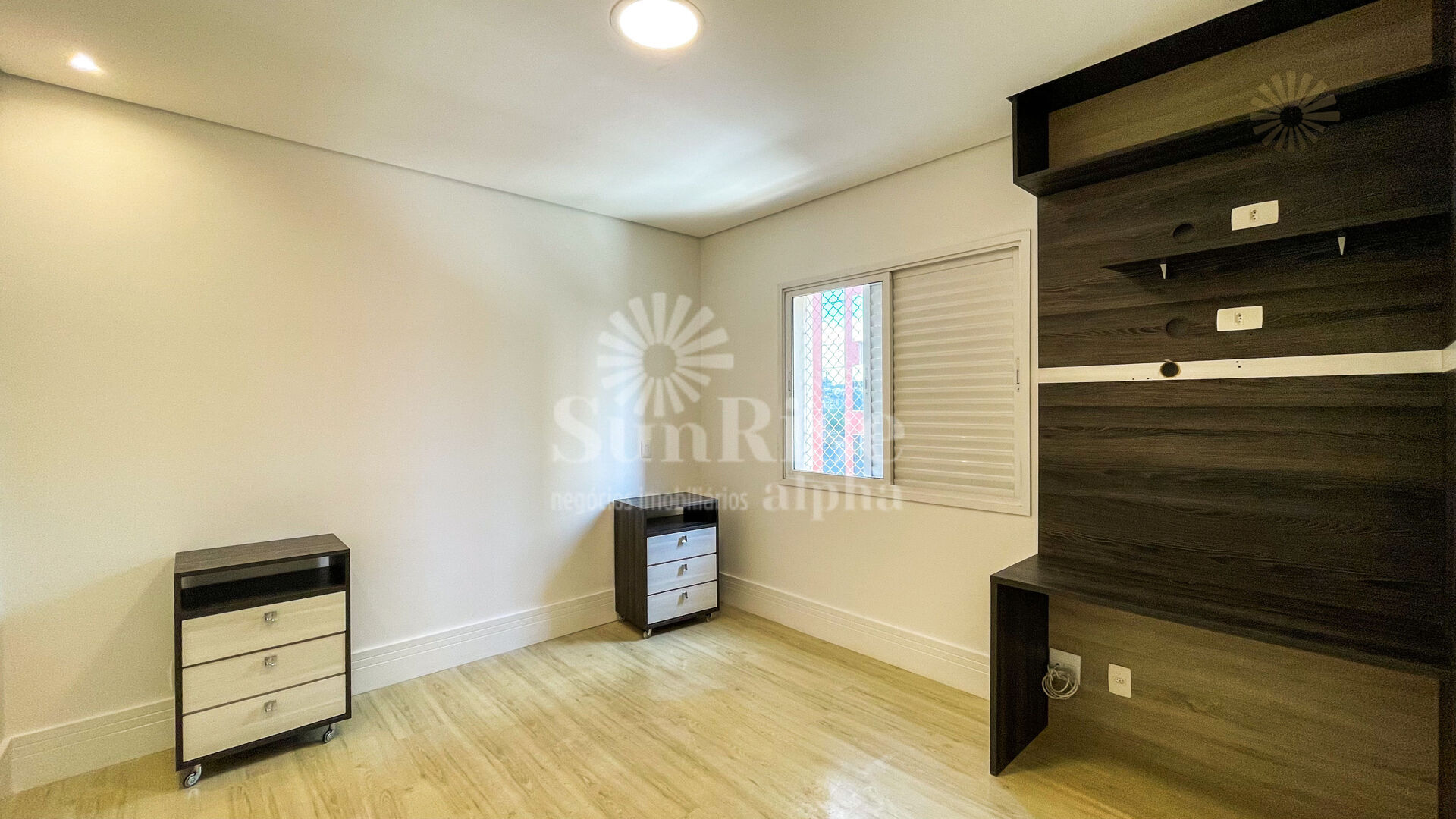 Apartamento para alugar com 2 quartos, 107m² - Foto 3