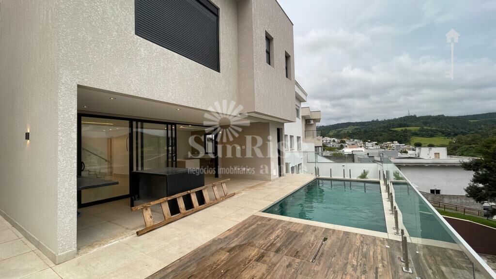 Casa de Condomínio à venda com 3 quartos, 243m² - Foto 1