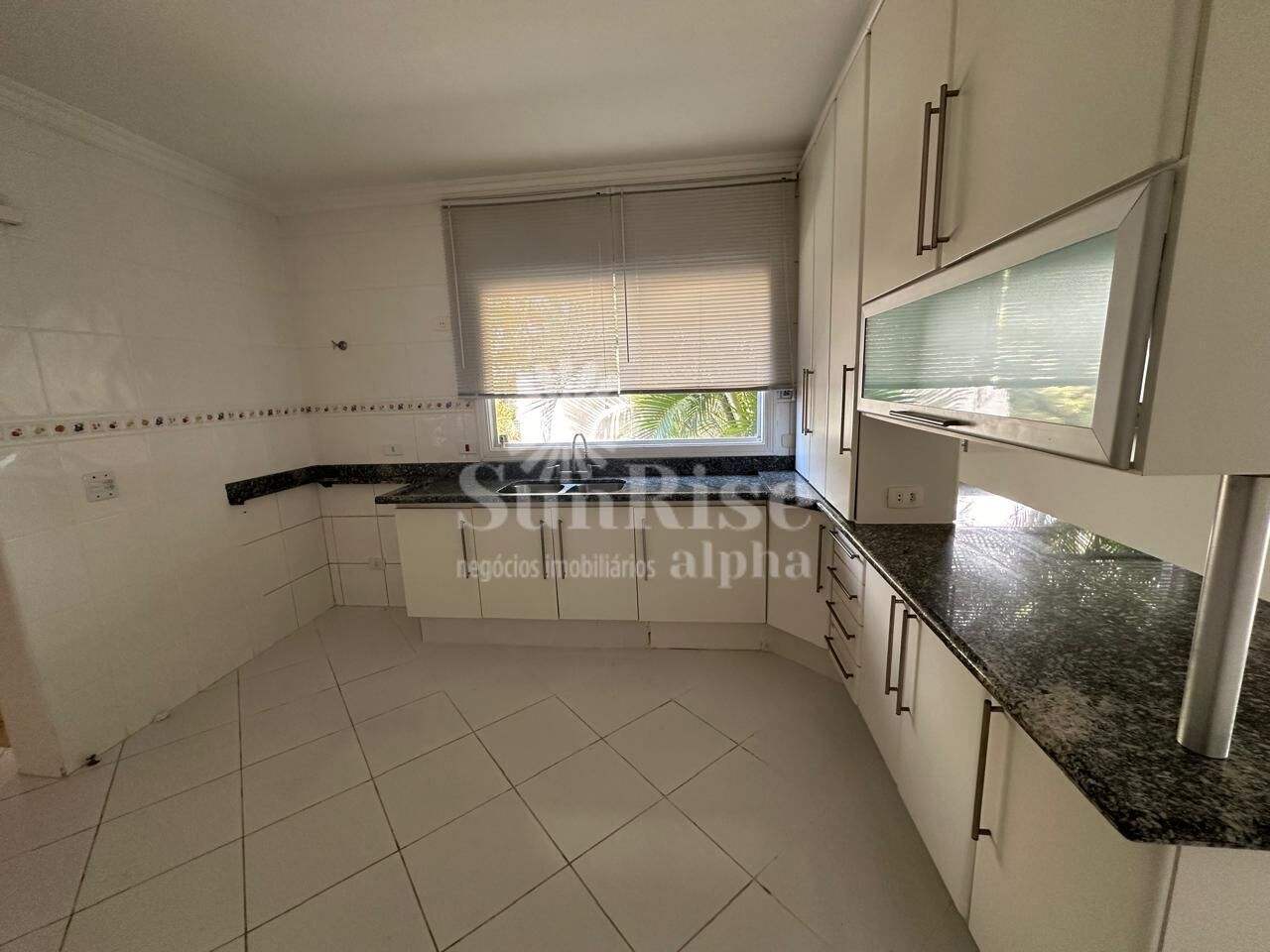 Casa para alugar com 4 quartos, 420m² - Foto 14