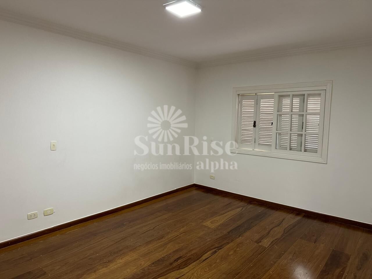 Casa para alugar com 4 quartos, 420m² - Foto 17