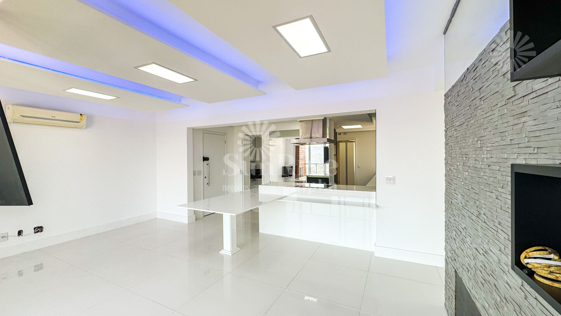 Apartamento para alugar com 3 quartos, 121m² - Foto 13