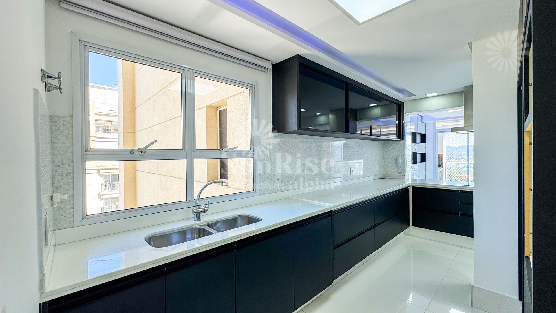 Apartamento para alugar com 3 quartos, 121m² - Foto 2