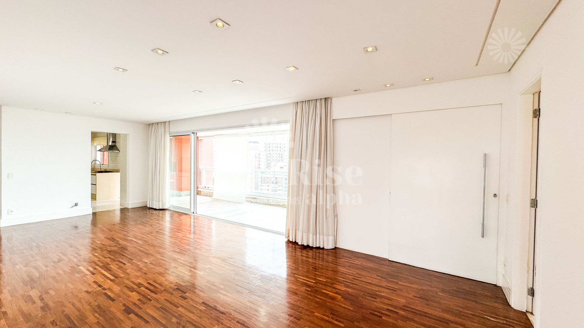 Apartamento para alugar com 3 quartos, 196m² - Foto 1