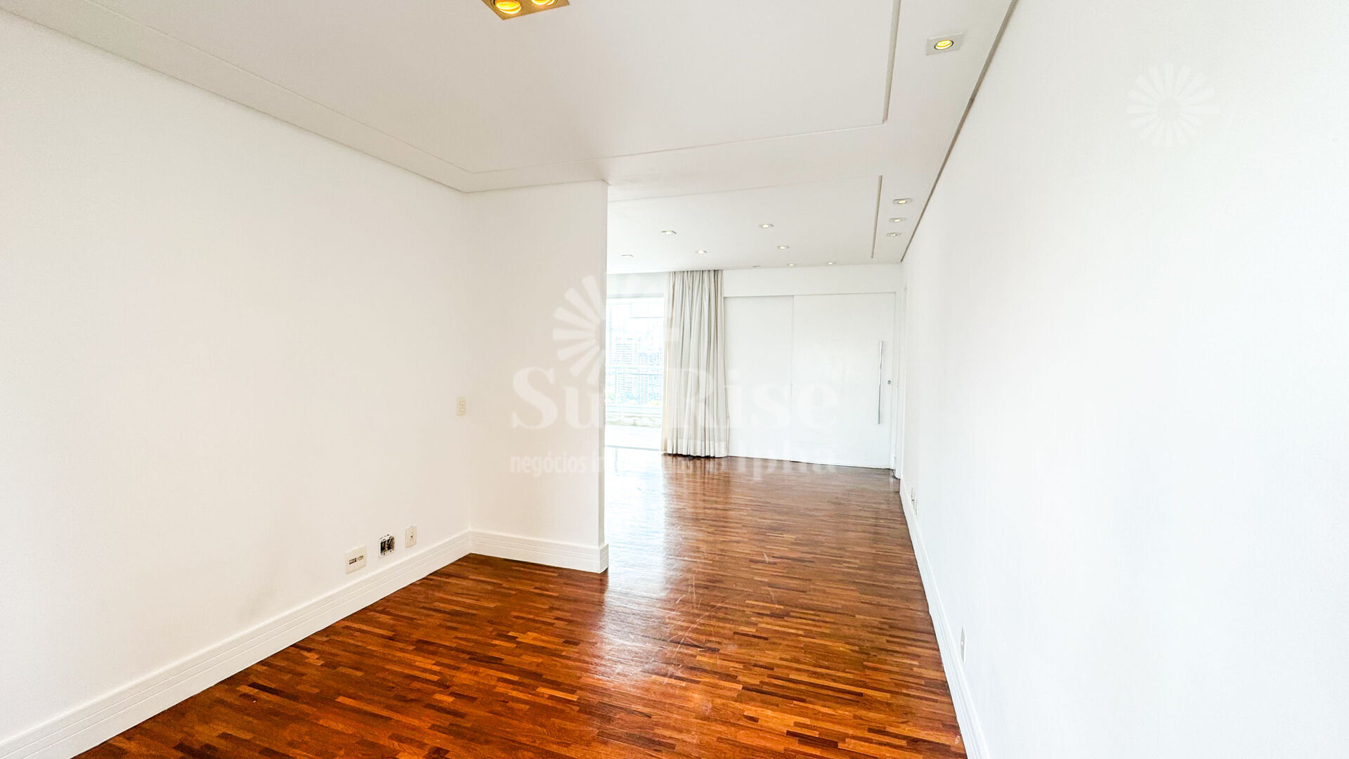 Apartamento para alugar com 3 quartos, 196m² - Foto 11