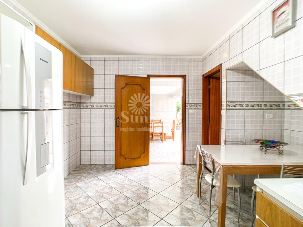 Casa para alugar com 3 quartos, 196m² - Foto 12
