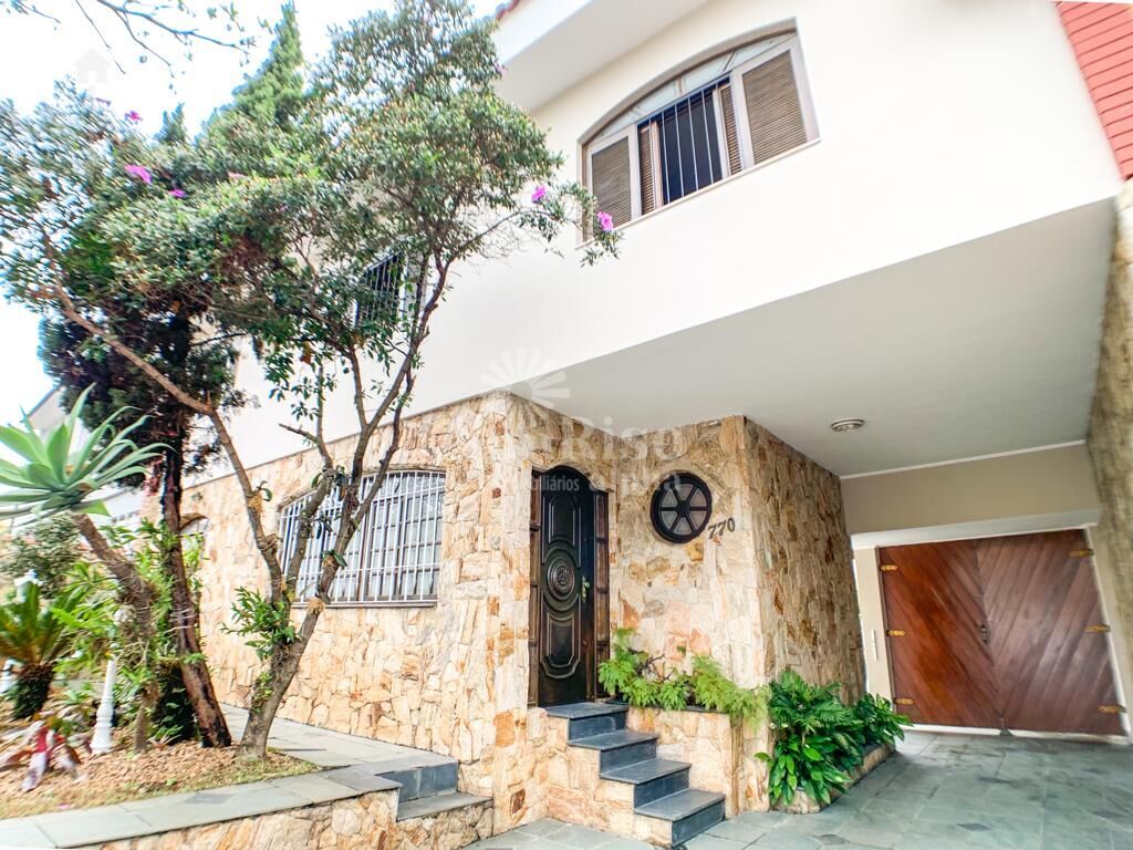 Casa para alugar com 3 quartos, 196m² - Foto 1