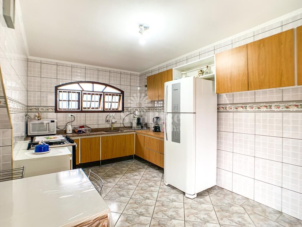 Casa para alugar com 3 quartos, 196m² - Foto 3