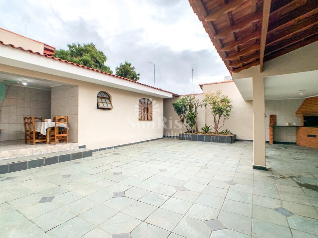Casa para alugar com 3 quartos, 196m² - Foto 6