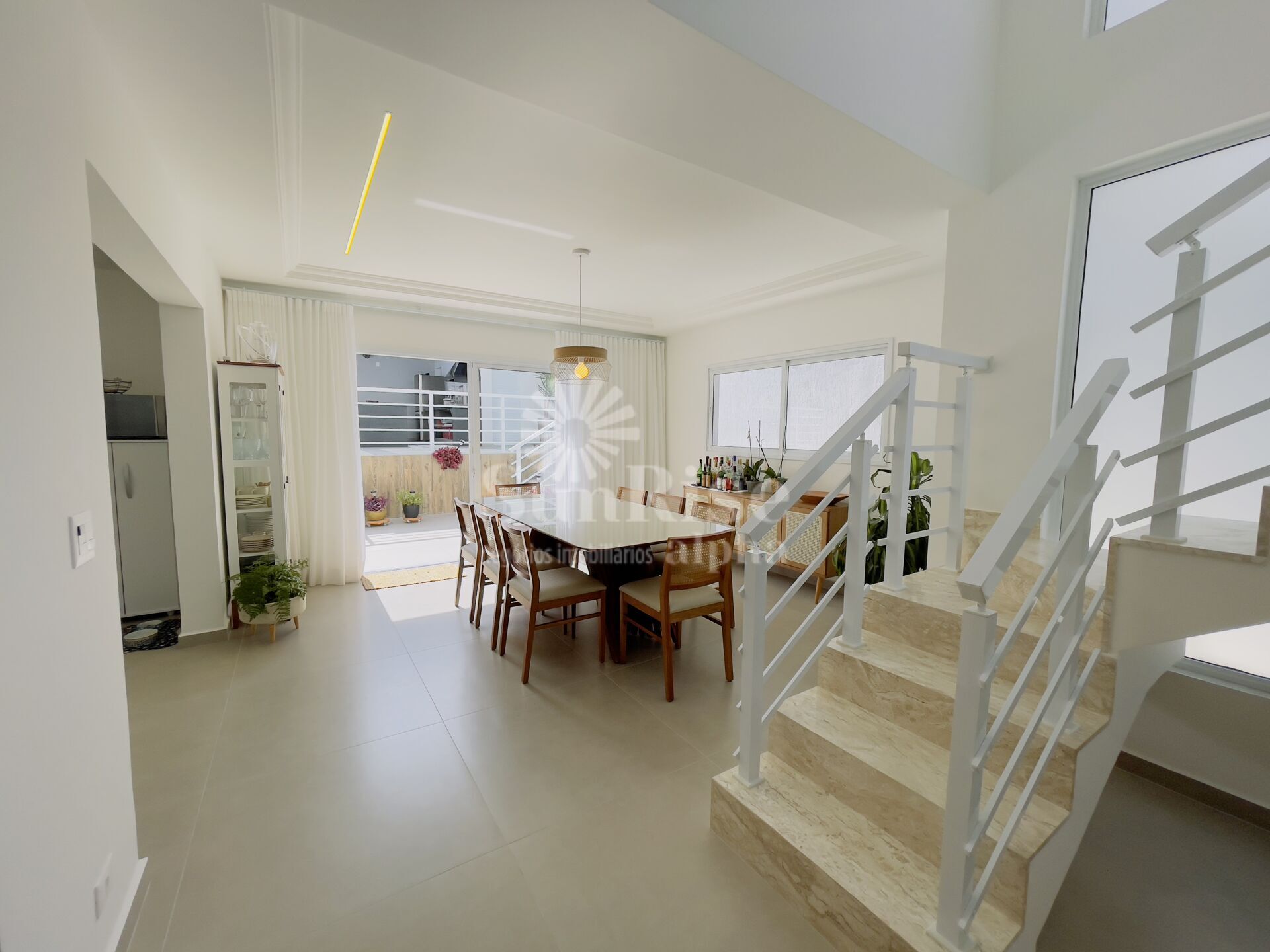 Casa à venda com 3 quartos, 300m² - Foto 1