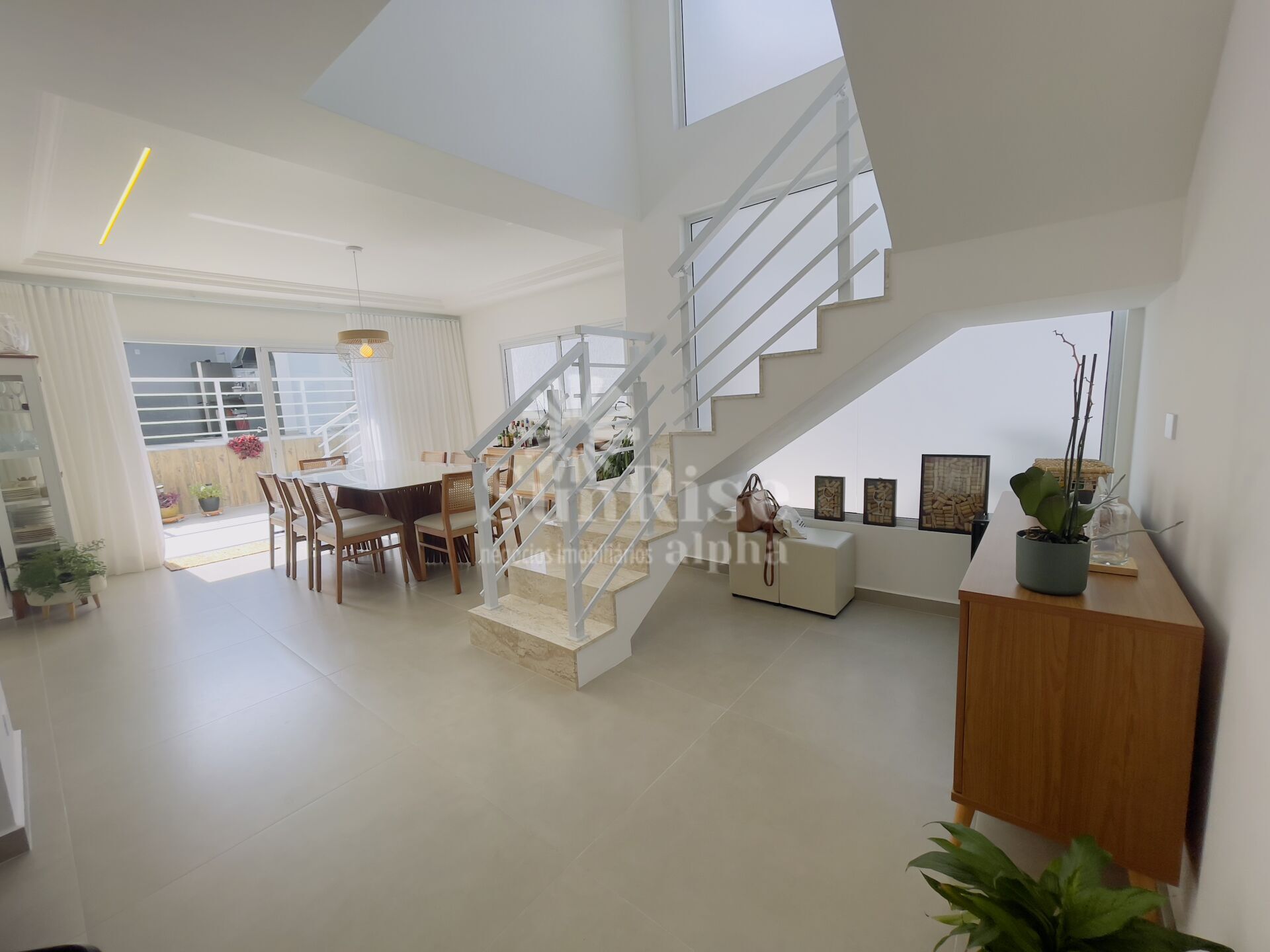 Casa à venda com 3 quartos, 300m² - Foto 8