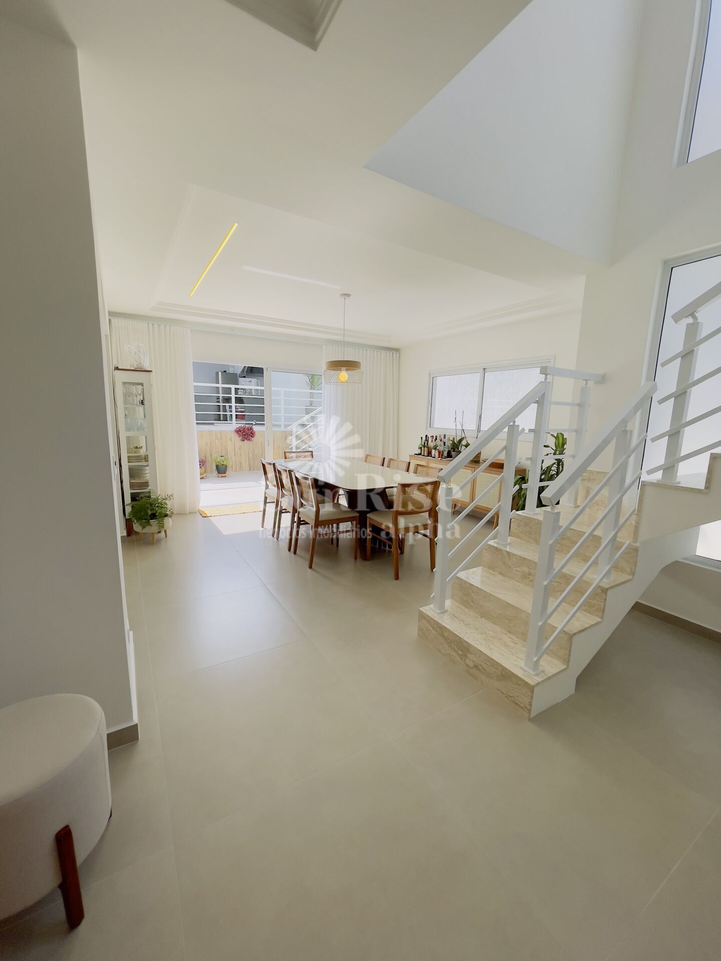 Casa à venda com 3 quartos, 300m² - Foto 2