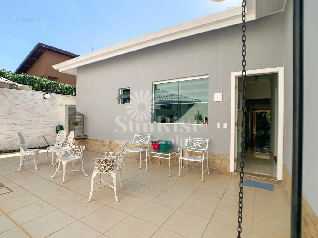 Casa à venda com 3 quartos, 300m² - Foto 2