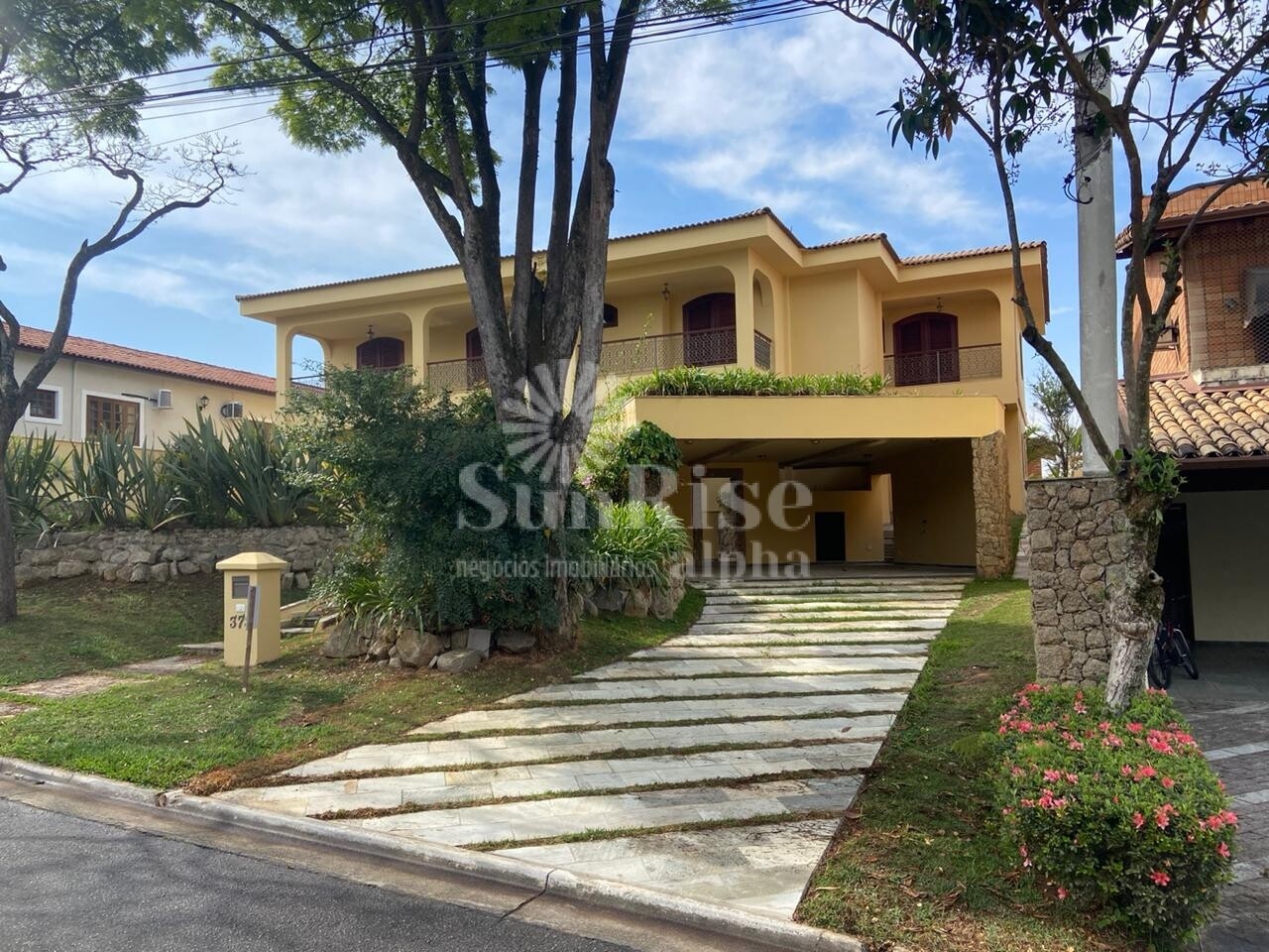 Casa à venda com 4 quartos, 476m² - Foto 1