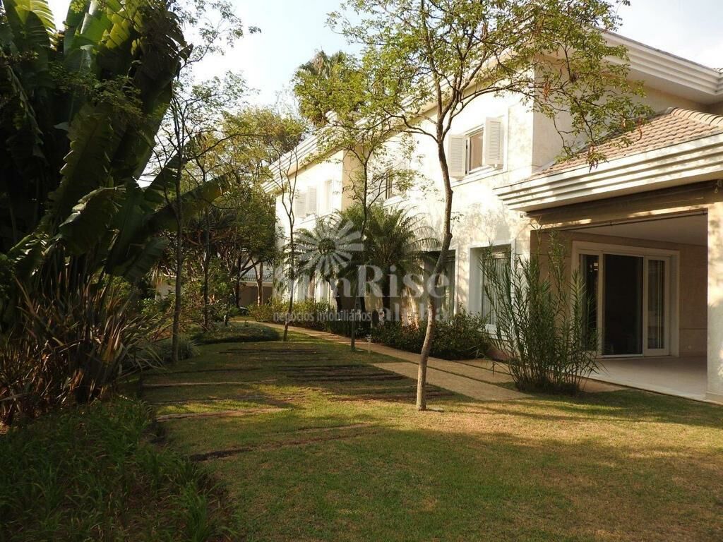 Casa para alugar com 4 quartos, 900m² - Foto 1