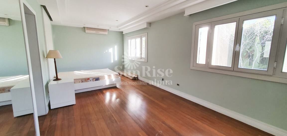 Casa para alugar com 4 quartos, 900m² - Foto 13