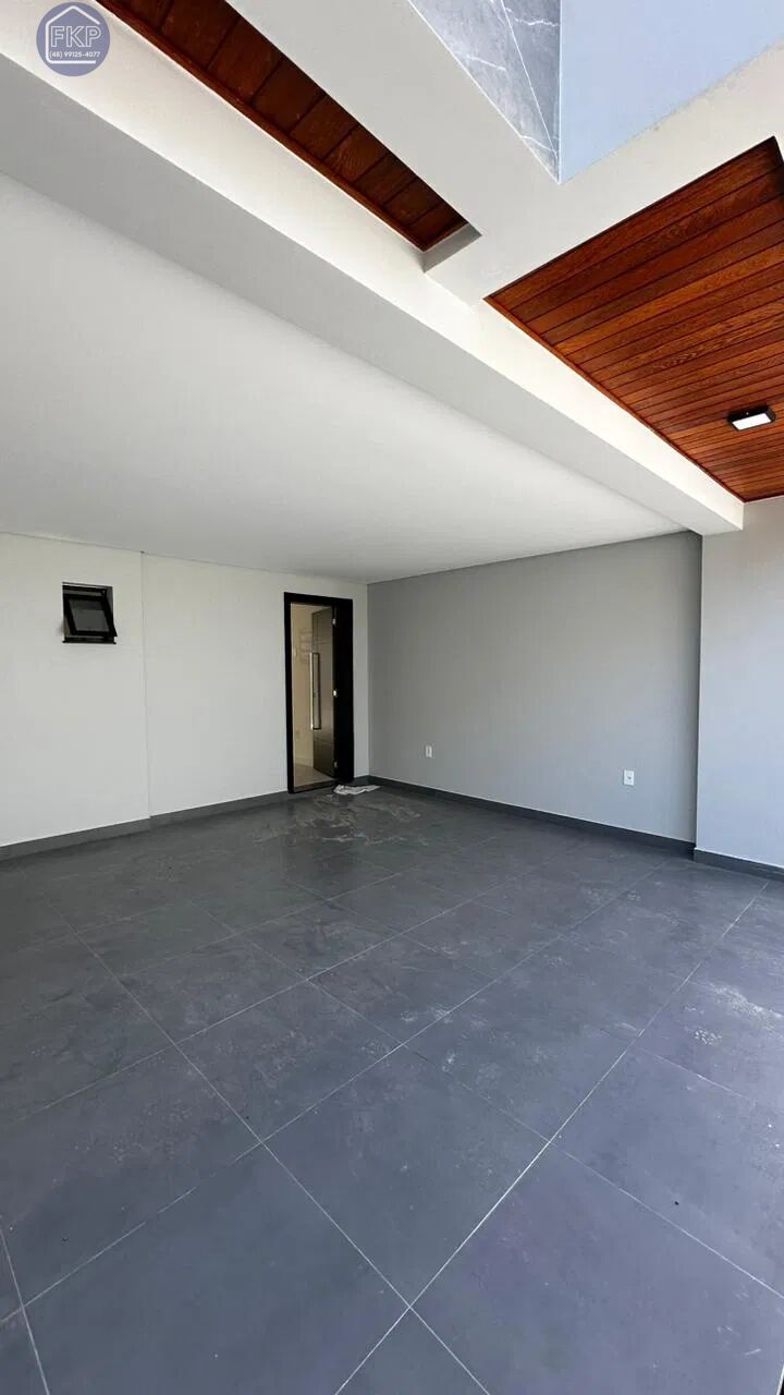 Casa à venda com 3 quartos, 226m² - Foto 4