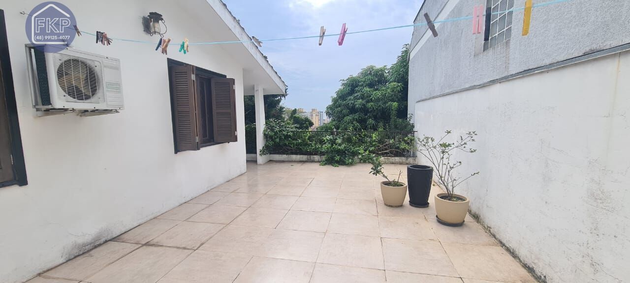 Casa à venda com 4 quartos, 241m² - Foto 30