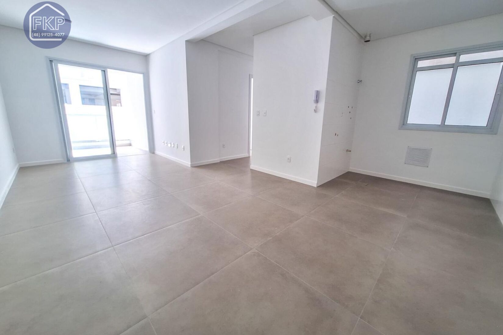 Apartamento à venda com 2 quartos, 67m² - Foto 2