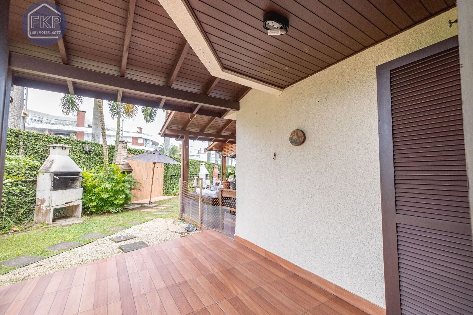 Casa à venda com 3 quartos, 129m² - Foto 1