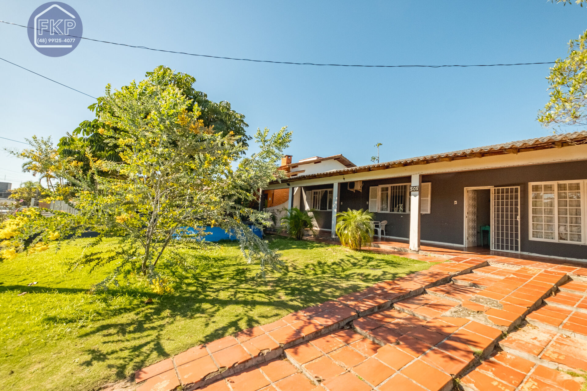 Casa à venda com 3 quartos, 100m² - Foto 1