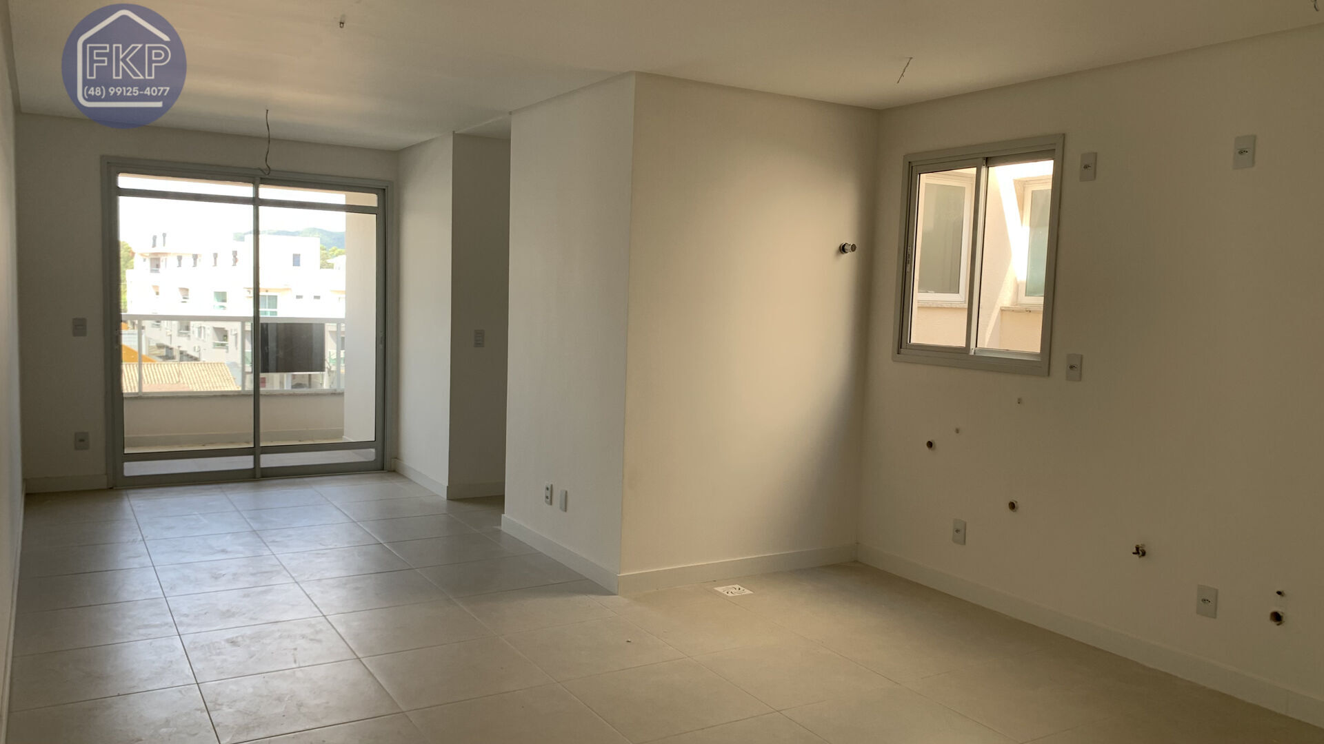 Apartamento à venda com 3 quartos, 94m² - Foto 2