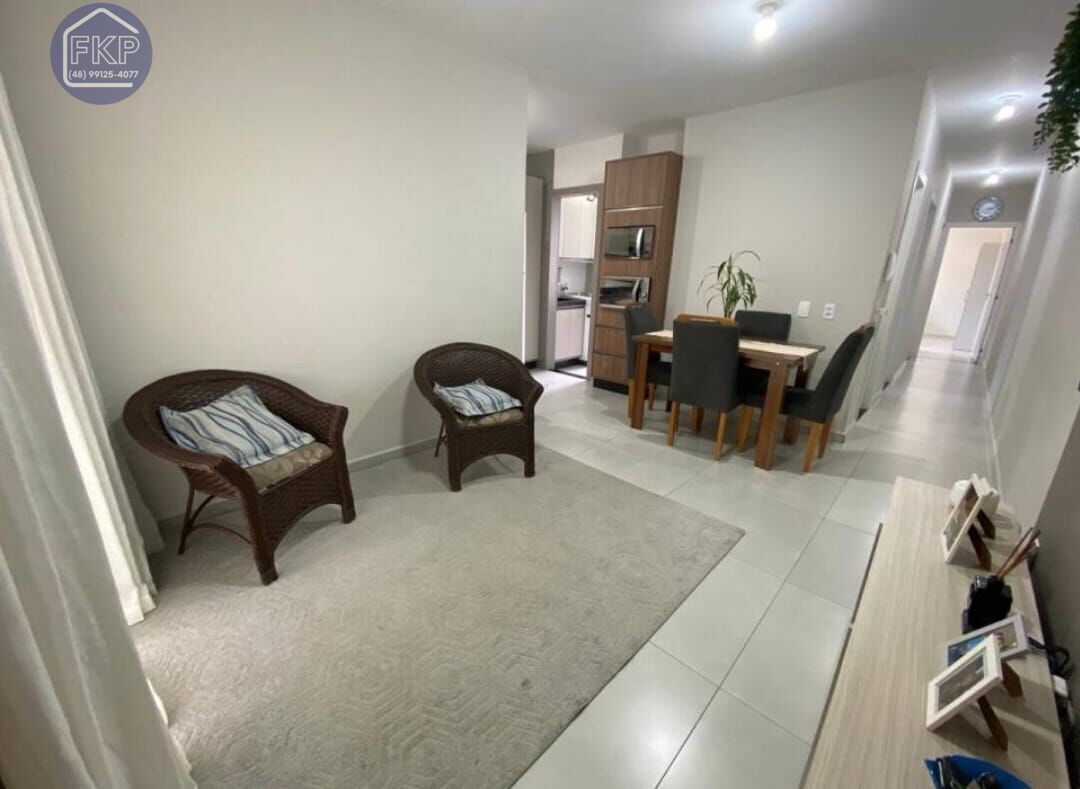 Casa à venda com 3 quartos, 60m² - Foto 2