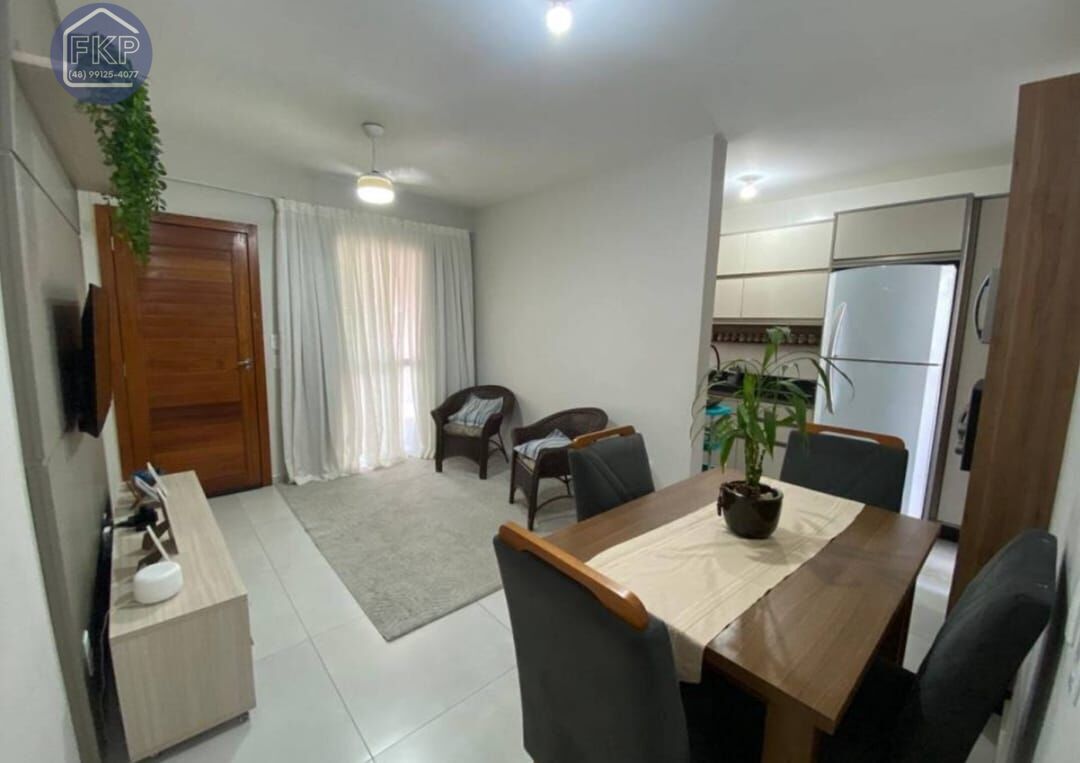 Casa à venda com 3 quartos, 60m² - Foto 1