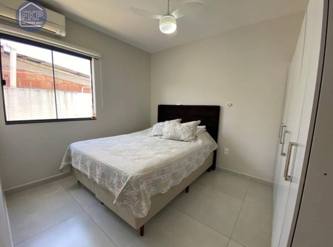 Casa à venda com 3 quartos, 60m² - Foto 11