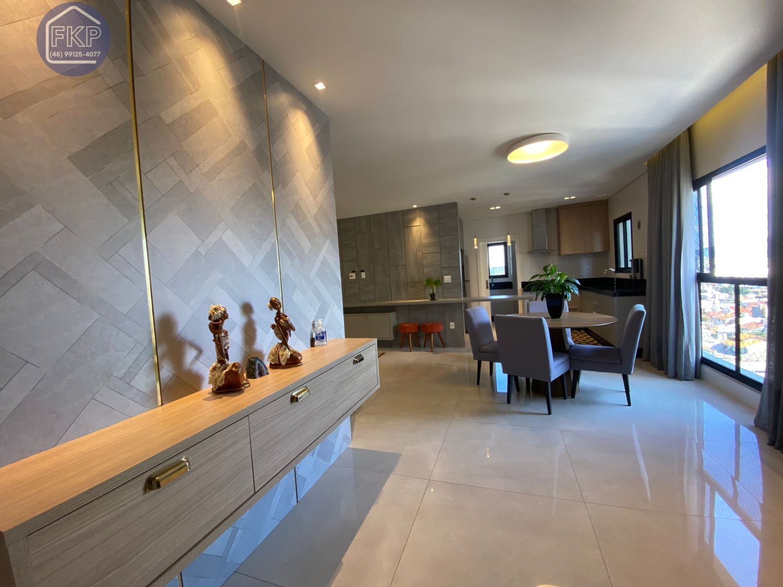 Apartamento para alugar com 4 quartos, 137m² - Foto 3