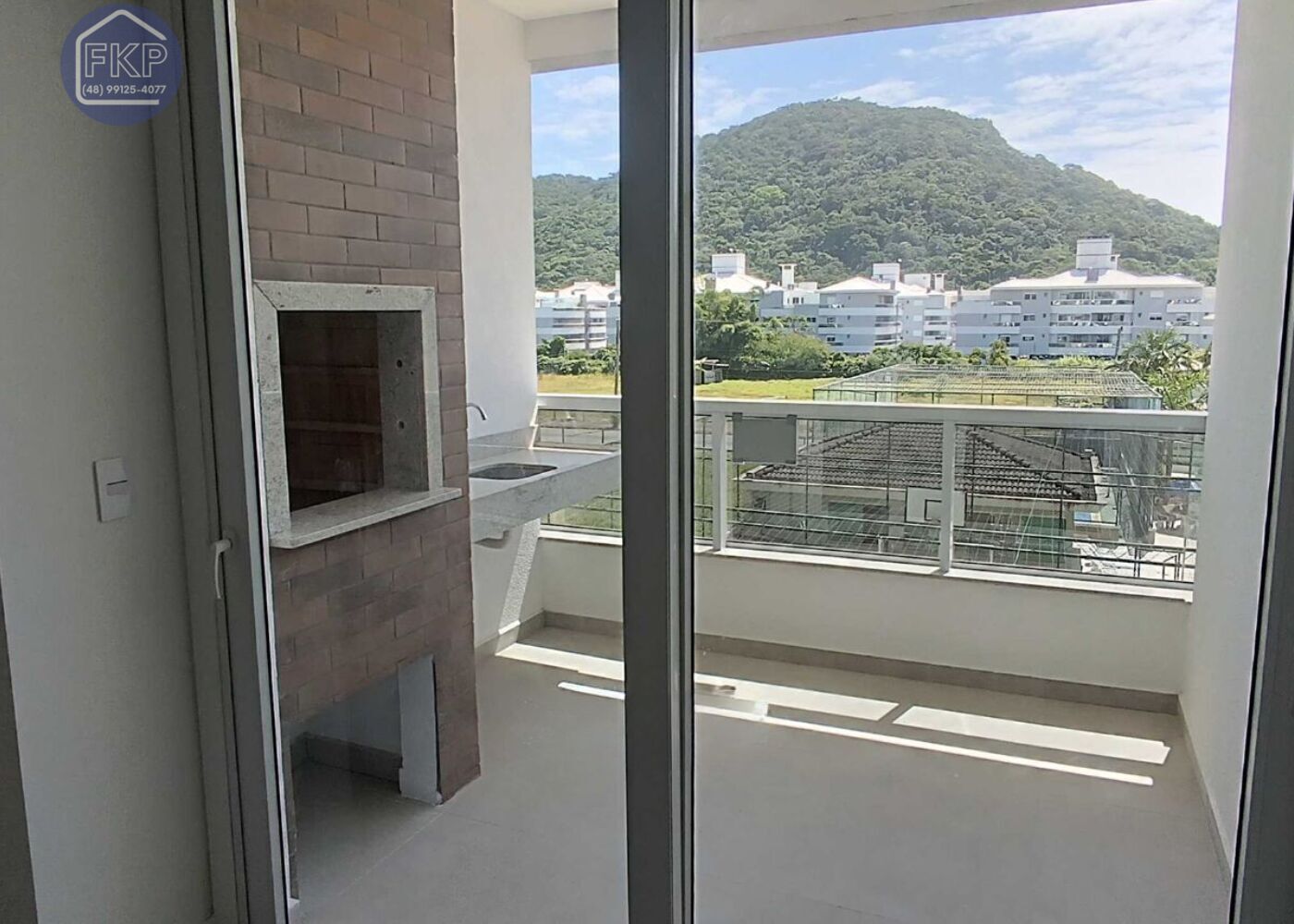 Apartamento à venda com 3 quartos, 96m² - Foto 2