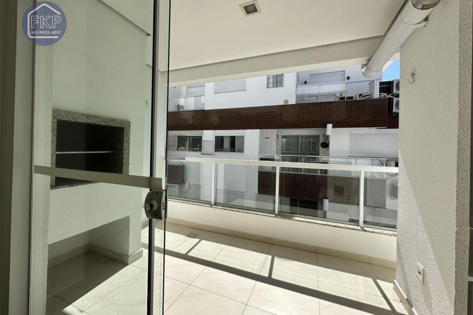 Apartamento à venda com 3 quartos, 87m² - Foto 2