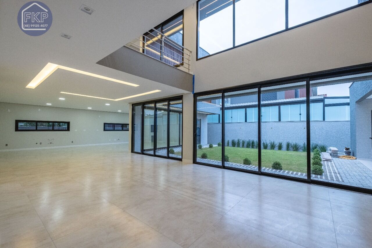 Casa à venda com 4 quartos, 375m² - Foto 1