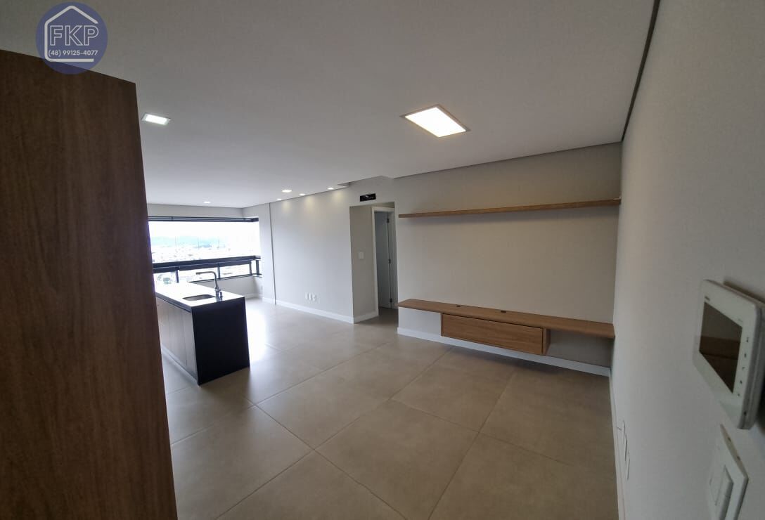 Apartamento à venda com 2 quartos, 72m² - Foto 2