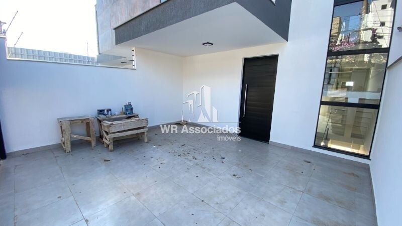 Casa à venda com 3 quartos, 230m² - Foto 3