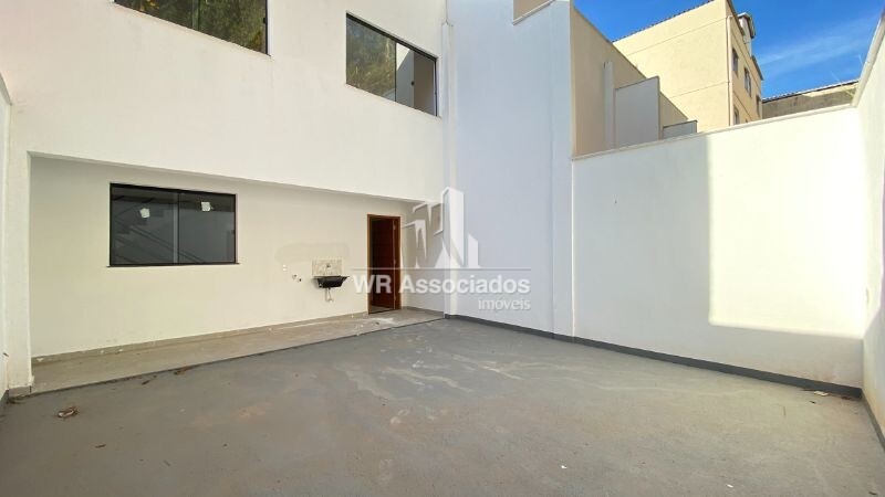 Casa à venda com 3 quartos, 217m² - Foto 14