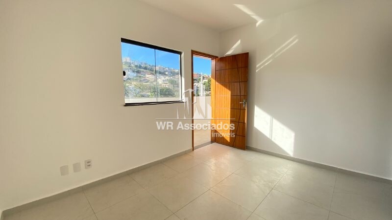 Casa à venda com 3 quartos, 217m² - Foto 2