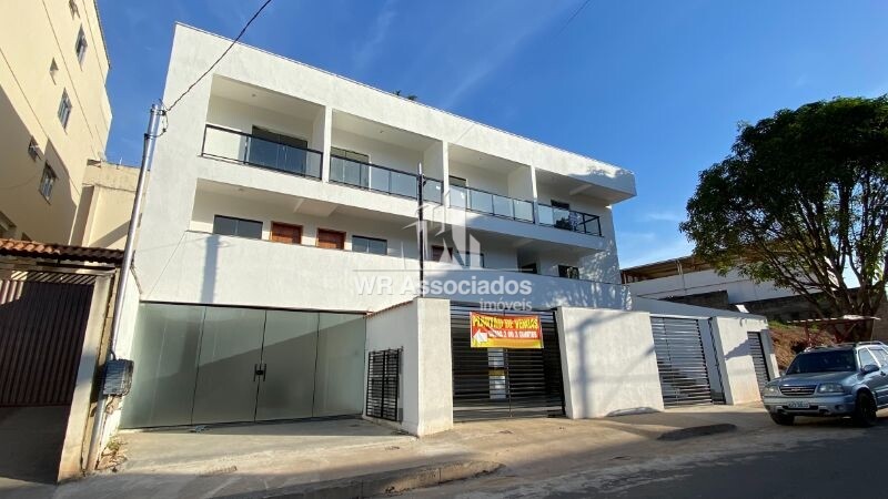 Casa à venda com 3 quartos, 217m² - Foto 1