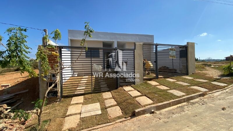 Casa à venda com 2 quartos, 120m² - Foto 1