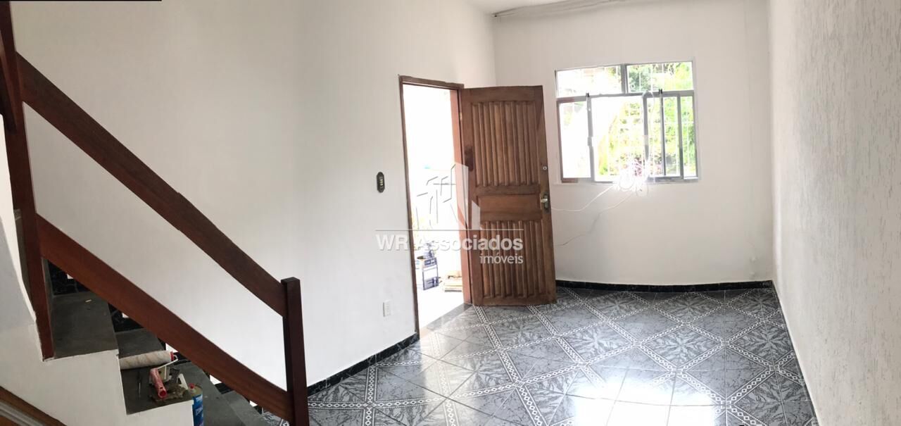 Casa à venda com 4 quartos, 220m² - Foto 2