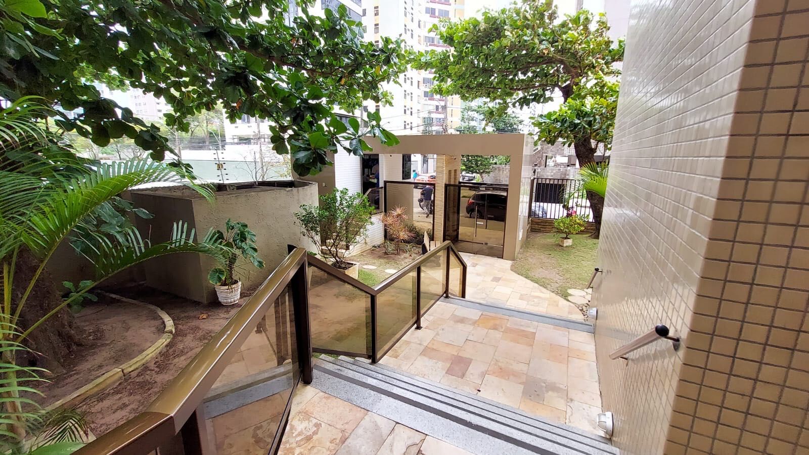 Apartamento à venda com 3 quartos, 112m² - Foto 2