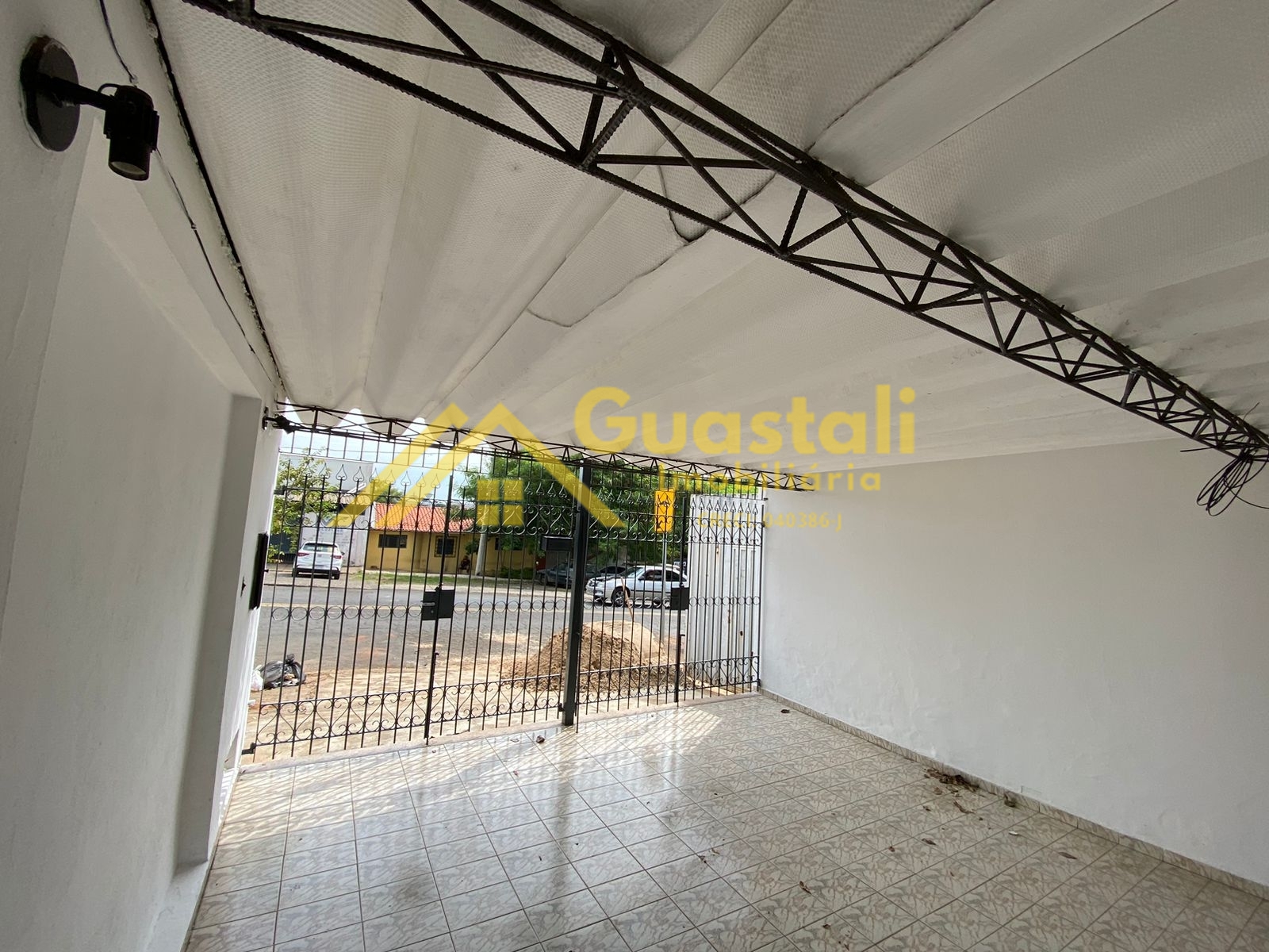 Casa à venda com 2 quartos, 85m² - Foto 2