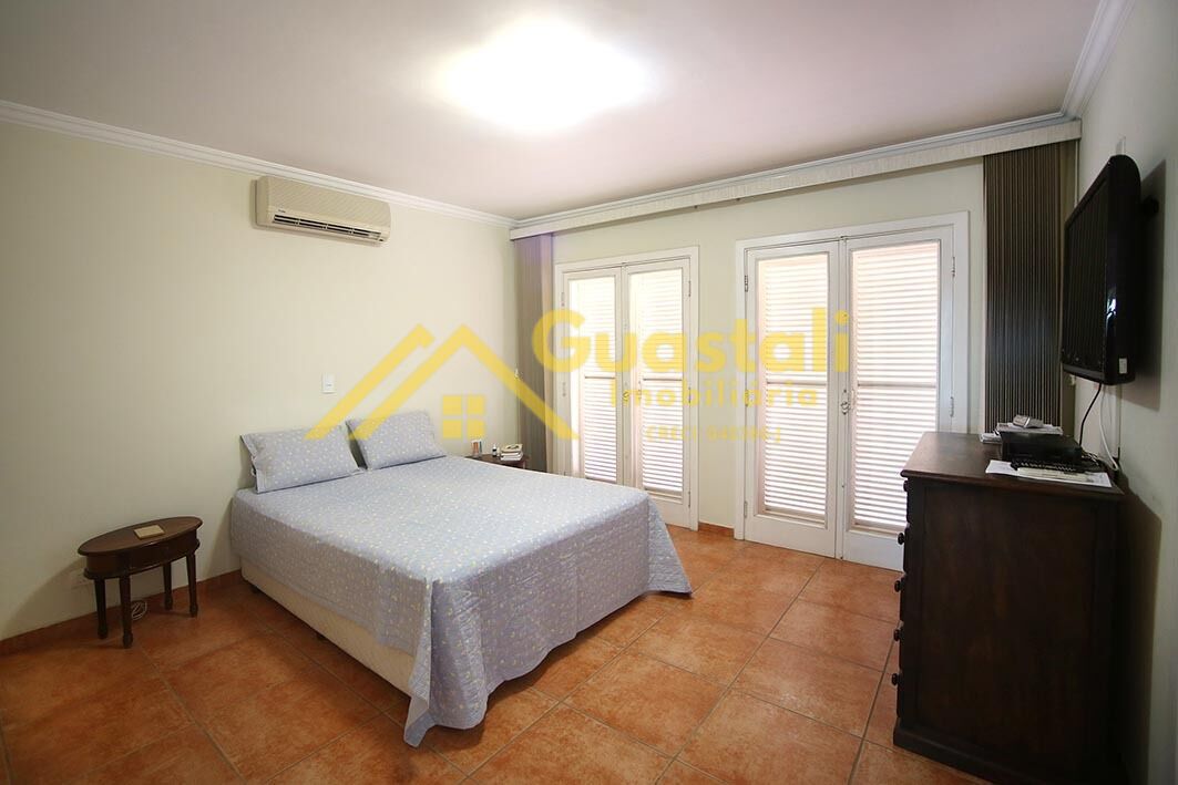 Casa à venda com 3 quartos, 302m² - Foto 14