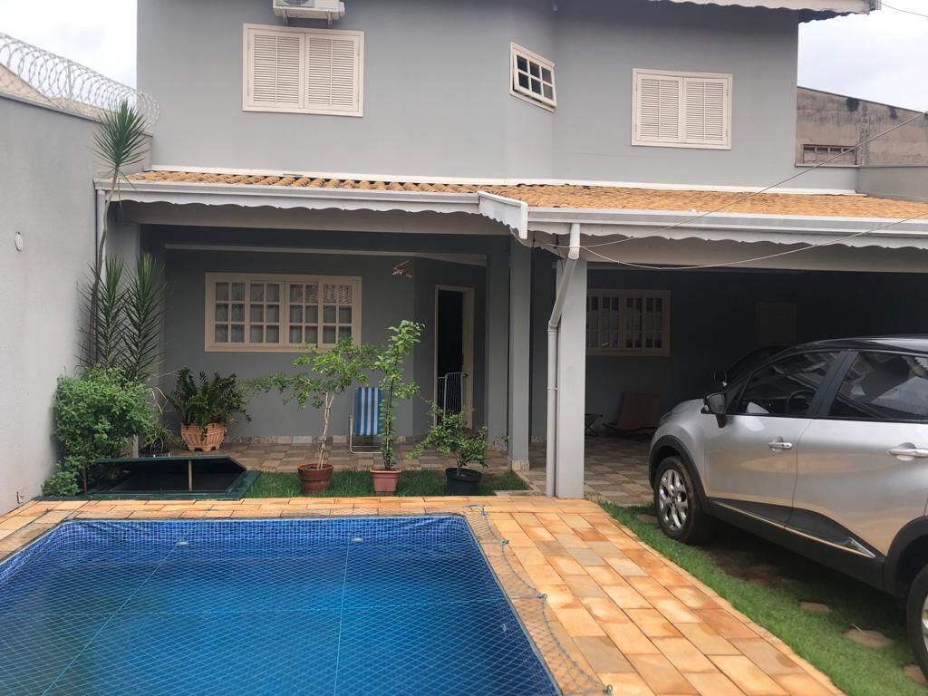 Sobrado à venda com 3 quartos, 210m² - Foto 1