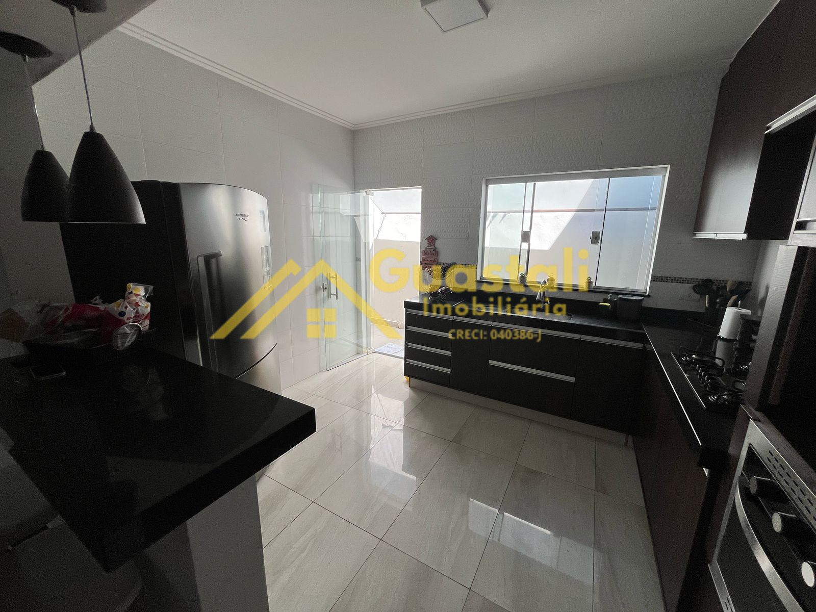 Casa para alugar com 3 quartos, 99m² - Foto 2