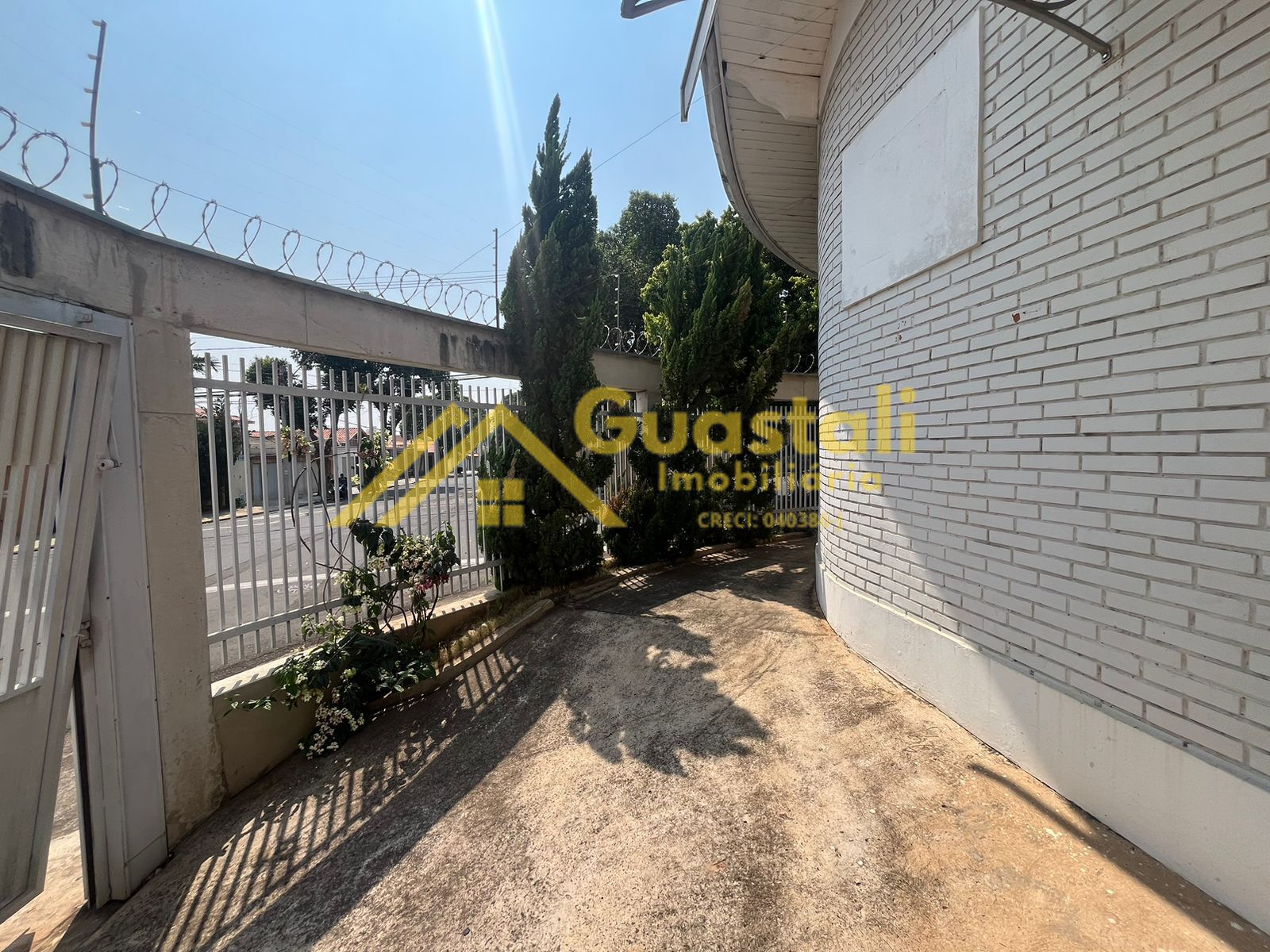 Casa à venda com 3 quartos, 280m² - Foto 2