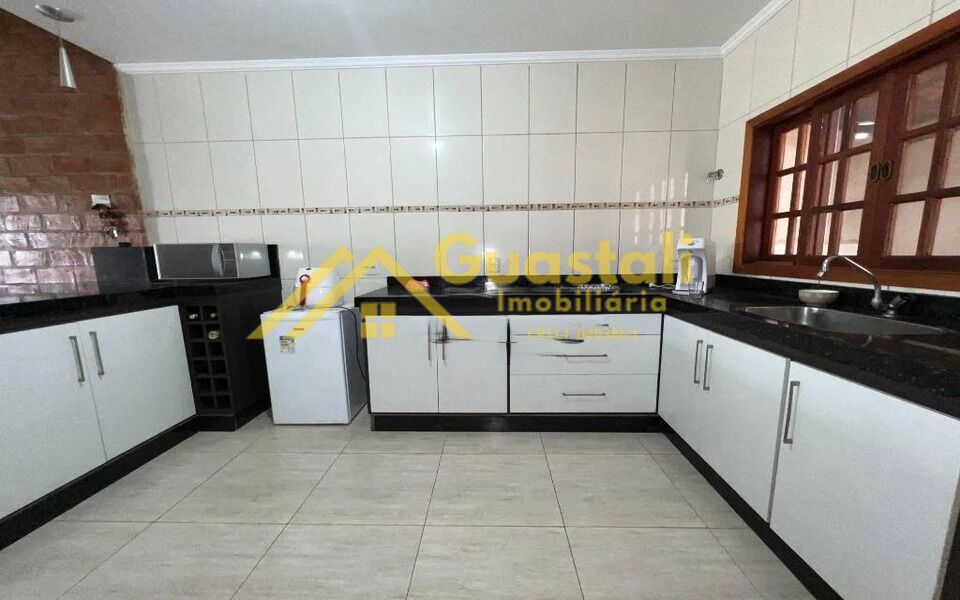 Casa à venda com 3 quartos, 200m² - Foto 24