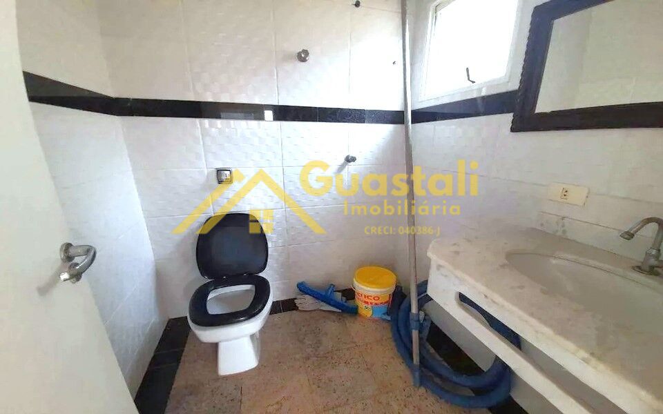 Casa para alugar com 4 quartos, 240m² - Foto 11