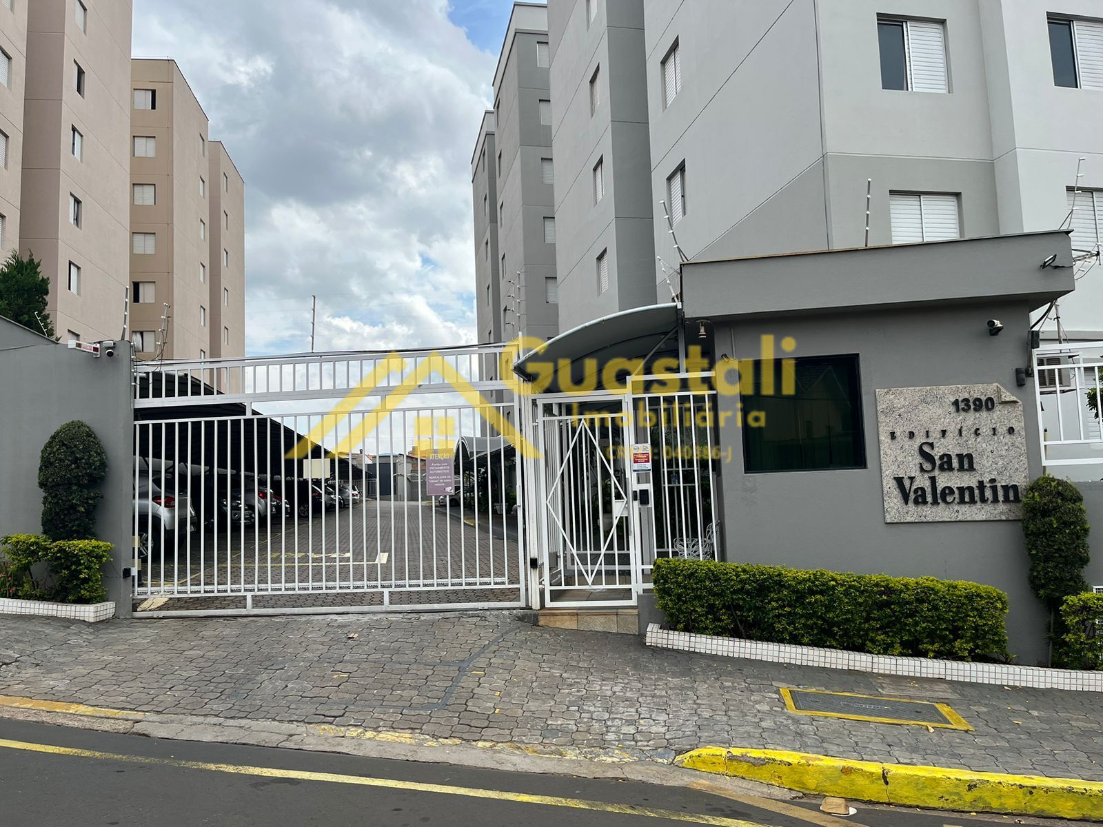 Apartamento à venda com 3 quartos, 113m² - Foto 2